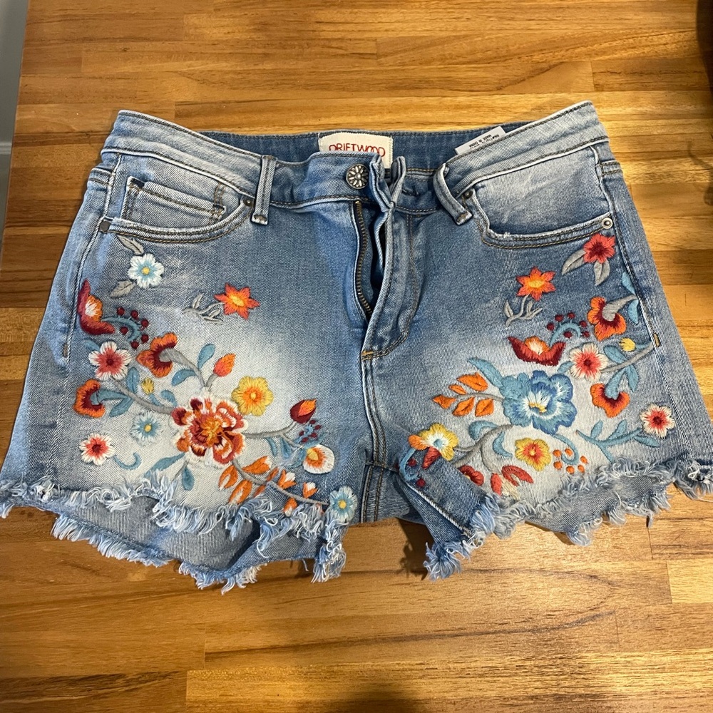 Driftwood flower stitched shorts